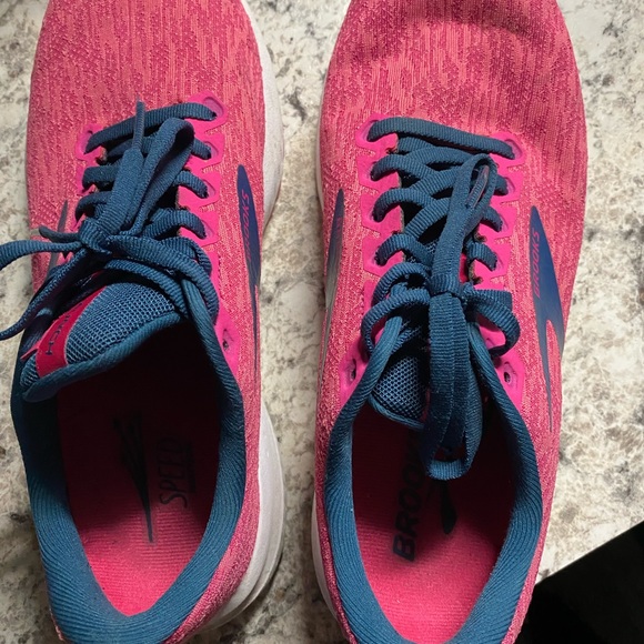 Brooks launch 7 - Picture 2 of 2